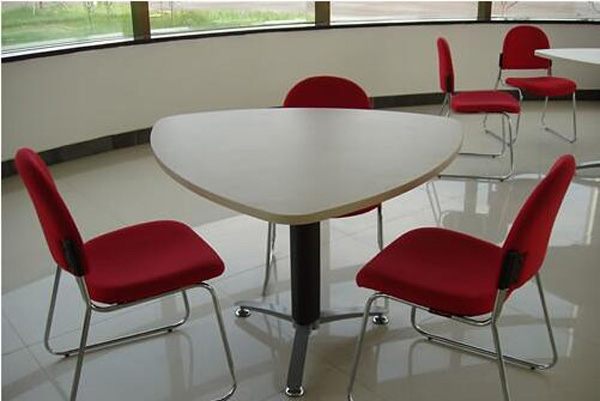 实木餐桌实木餐椅怎样配置更合理