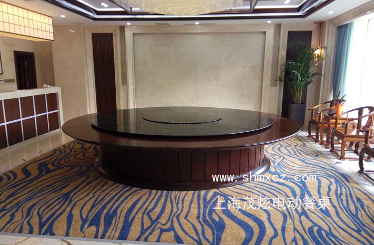 黑色的新中式大型电动餐桌