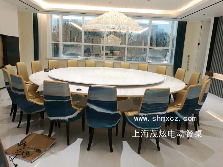 白色的新中式大理石电动餐桌椅