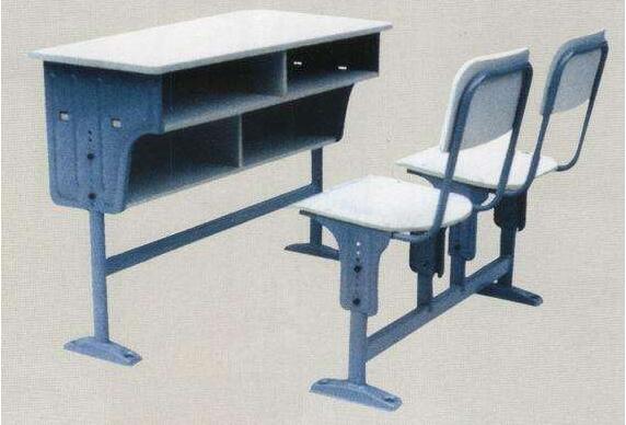 学生桌子和椅子的高度比例