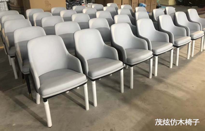 轻奢风格仿木椅子图片