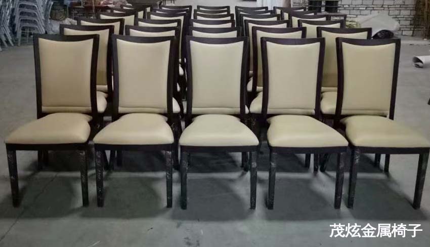 休闲金属椅子，酒店仿木椅图片