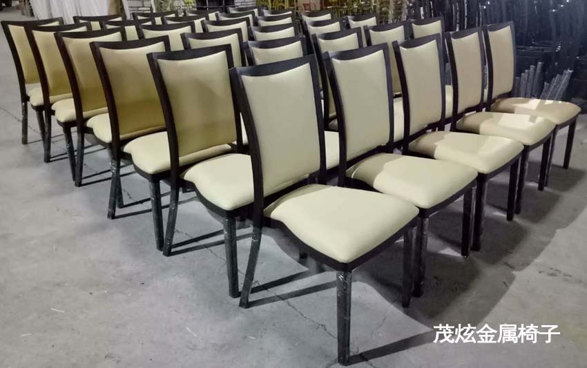 休闲金属椅子，酒店仿木椅图片