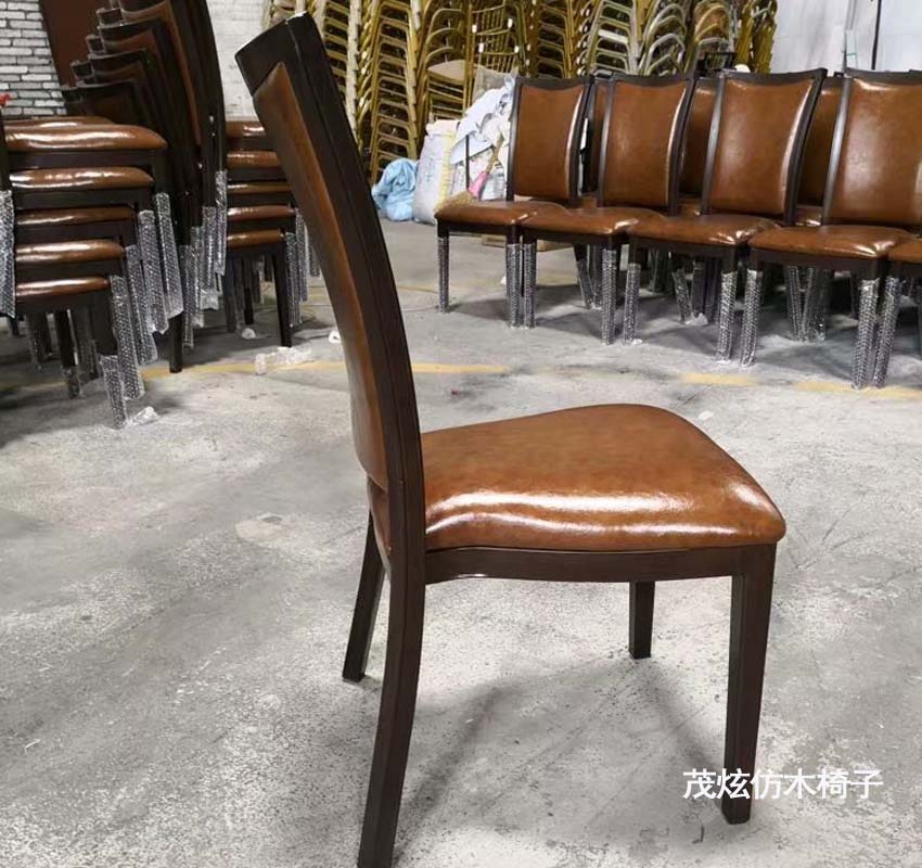 酒店金属靠背椅子图片