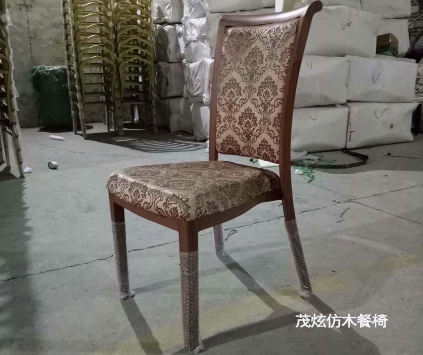 布艺软包金属椅子图片