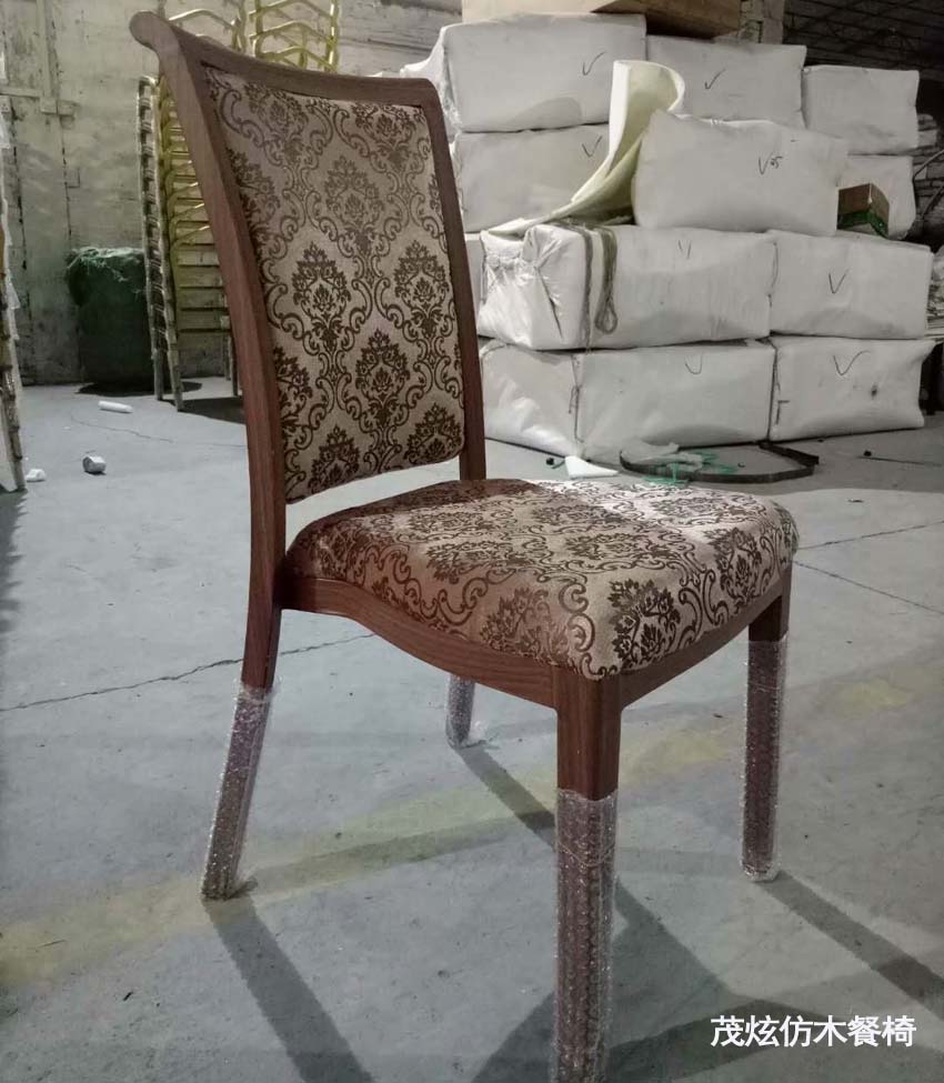 布艺软包金属椅子图片