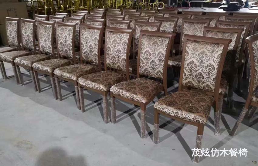 布艺软包金属椅子图片