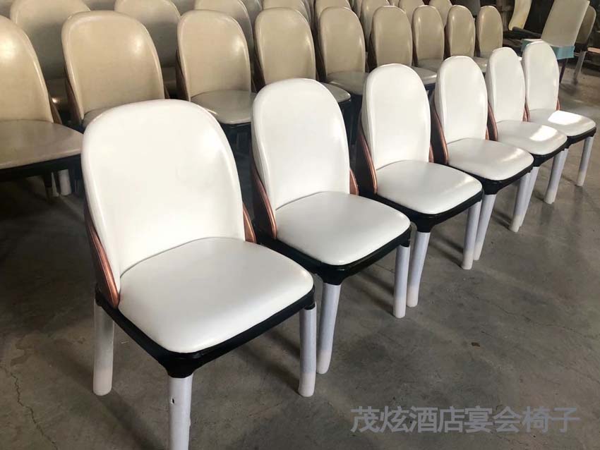 轻奢风格休闲仿木椅子图片