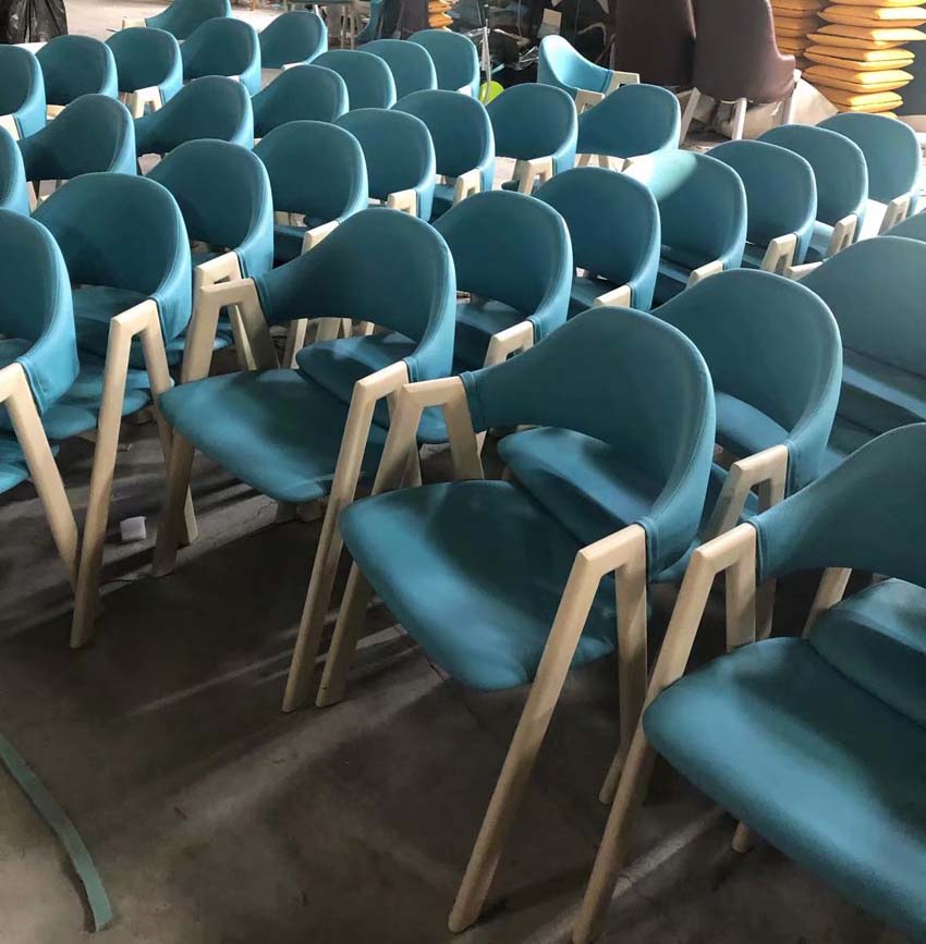 主题餐厅金属扶手椅子图片